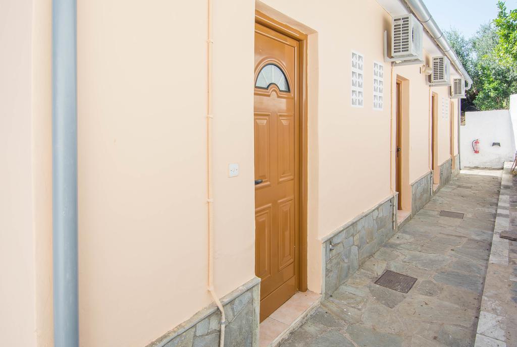 Spiti Kritikos Apartamento Benitses  Exterior foto